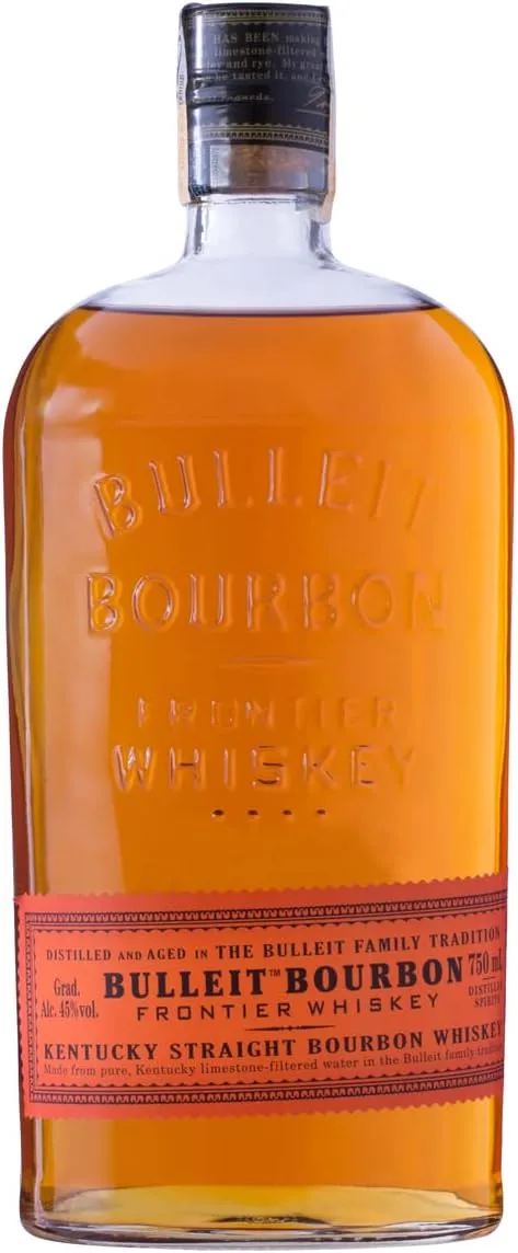 Garrafa de Bulleit Bourbon Frontier Whiskey com seu clássico design e rótulo em relevo.