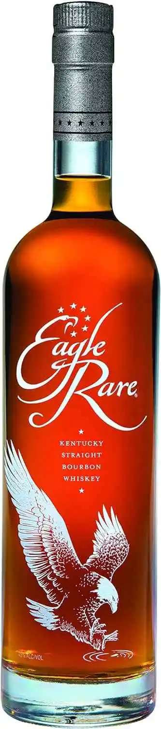 Garrafa de whisky Bourbon Eagle Rare 10 anos com design elegante e rótulo icônico de águia.