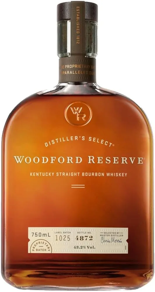 Garrafa de whisky Bourbon Woodford Reserve 750ml com rótulo sofisticado destacando seu legado e qualidade.