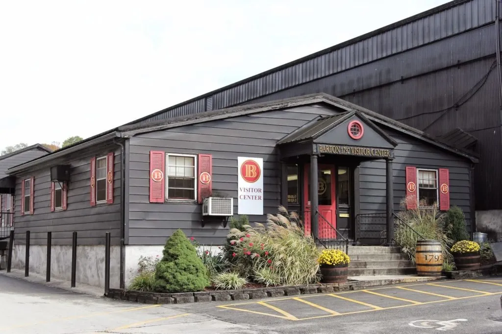Centro de visitantes da destilaria Barton 1792 em Bardstown, Kentucky, onde é produzido o whisky 1792 Small Batch.
