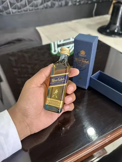 Miniatura Johnnie Walker Blue Label 50ml com caixa de apresentação