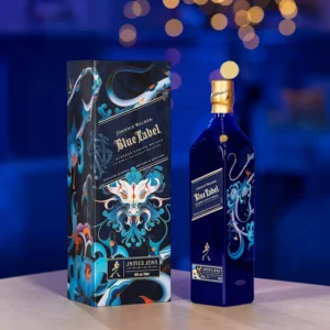 Johnnie Walker Blue Label Year of the Dragon com garrafa e caixa decorada